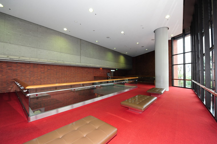 小ホール・展示室搬入口(共有)